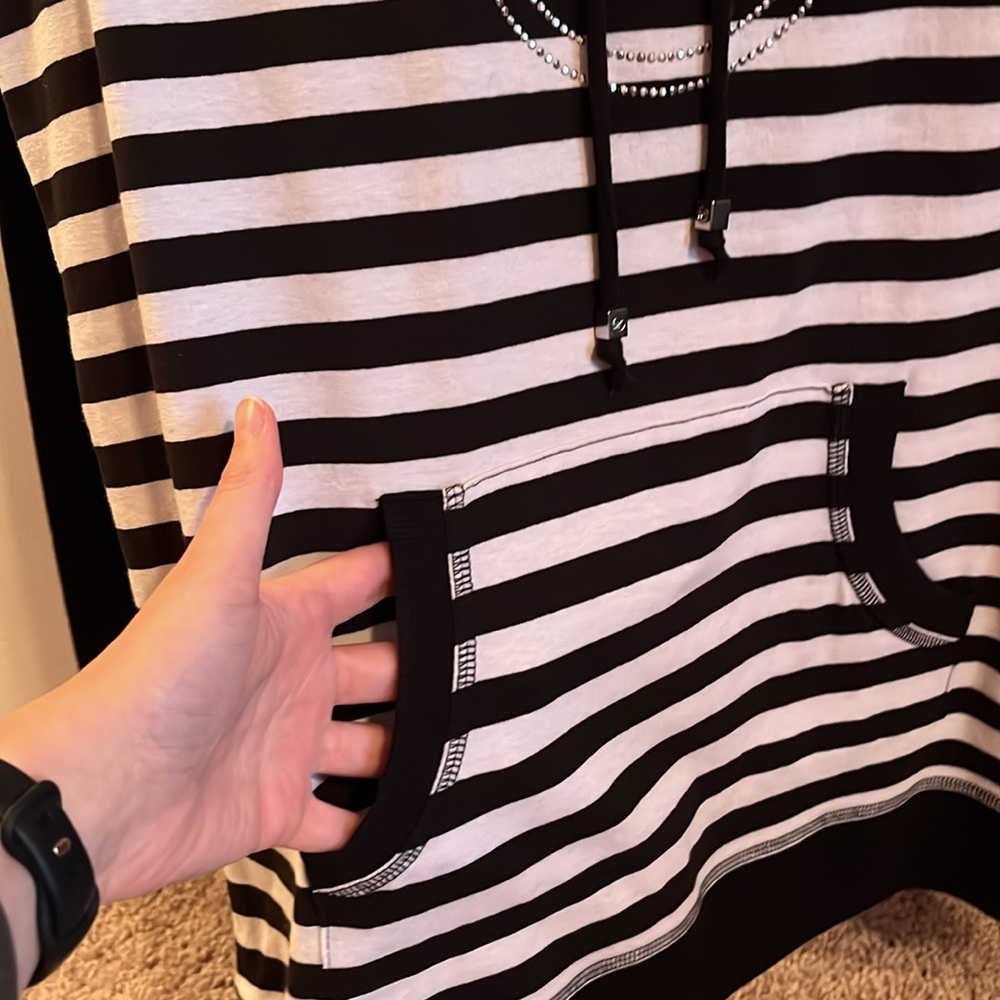 NEW Michael Kors Black & White Striped Hooded Long Sleeve Top Women’s Size Small - Picture 7 of 7